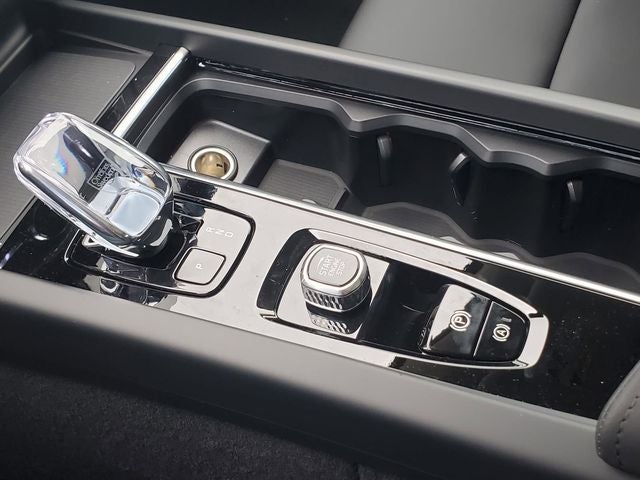 2026 Volvo XC60 B5 Core