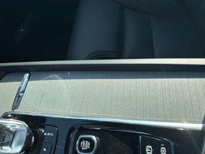 2025 Volvo XC60 B5 Ultra