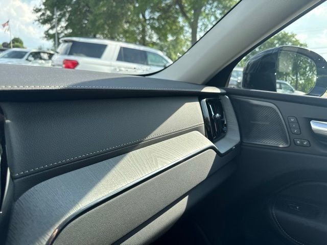 2025 Volvo XC60 B5 Ultra