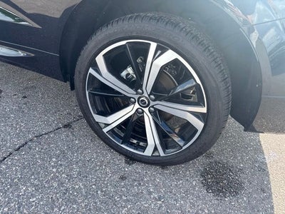 2025 Volvo XC60 B5 Ultra