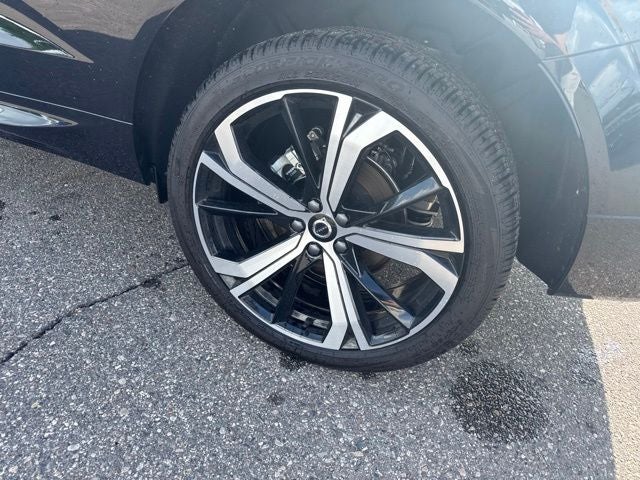 2025 Volvo XC60 B5 Ultra