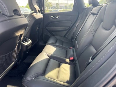 2025 Volvo XC60 B5 Ultra