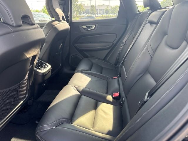 2025 Volvo XC60 B5 Ultra