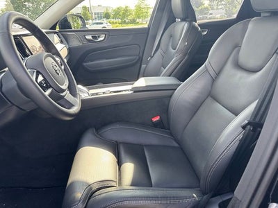 2025 Volvo XC60 B5 Ultra