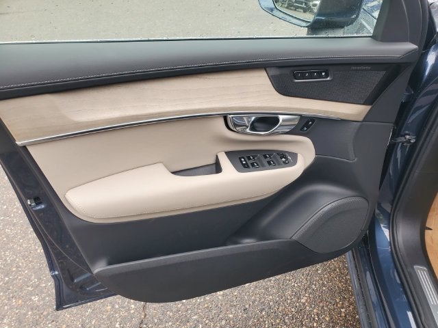 2027 Volvo XC90 B5 Plus