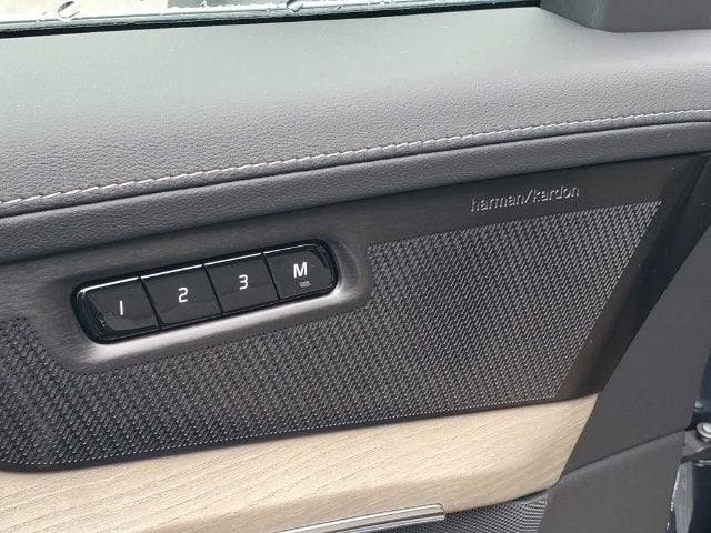 2027 Volvo XC90 B5 Plus