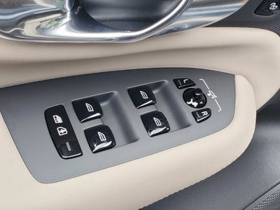 2027 Volvo XC90 B5 Plus