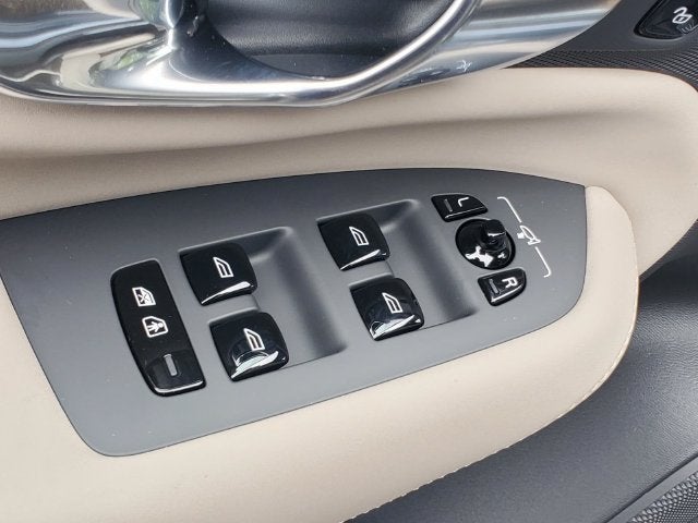 2027 Volvo XC90 B5 Plus