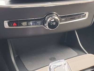 2027 Volvo XC90 B5 Plus