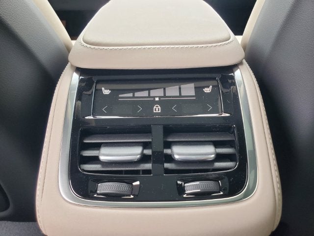 2027 Volvo XC90 B5 Plus