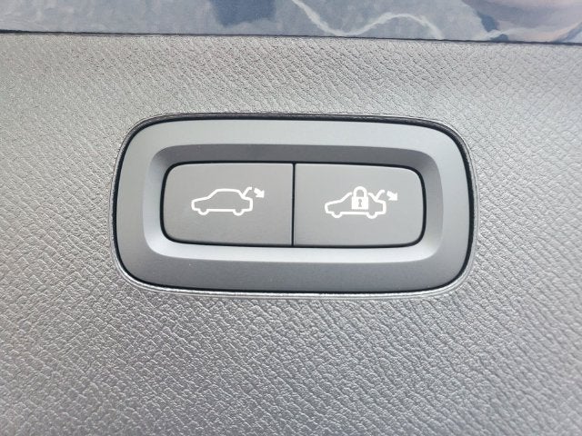 2027 Volvo XC90 B5 Plus