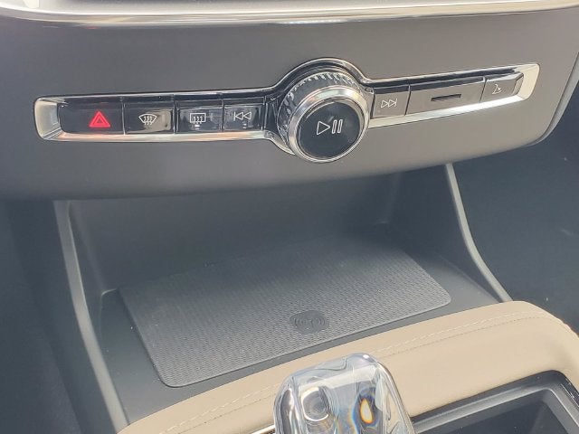 2027 Volvo XC90 B5 Core