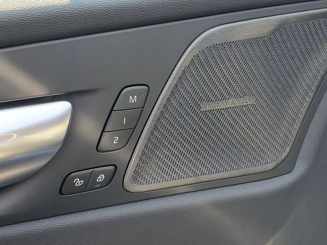 2027 Volvo XC60 B5 Plus