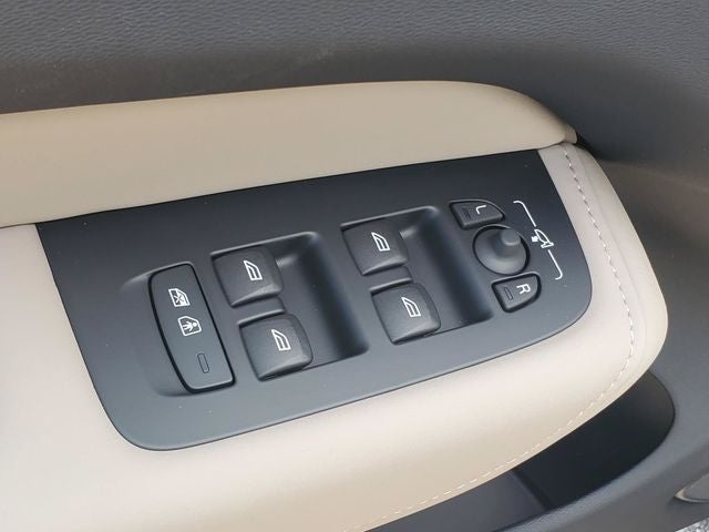 2027 Volvo XC60 B5 Plus