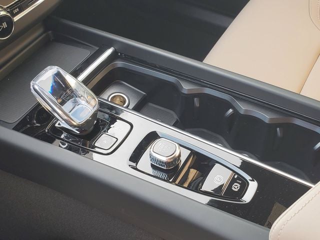 2027 Volvo XC60 B5 Plus