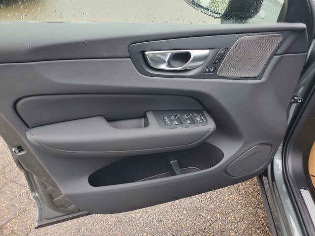 2027 Volvo XC60 B5 Plus