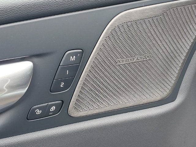 2027 Volvo XC60 B5 Plus