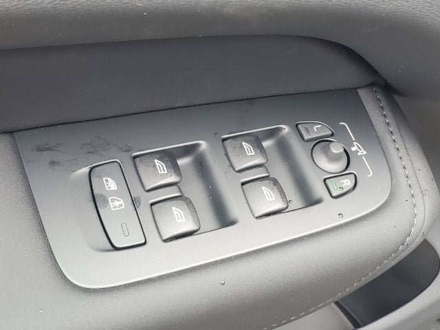 2027 Volvo XC60 B5 Plus