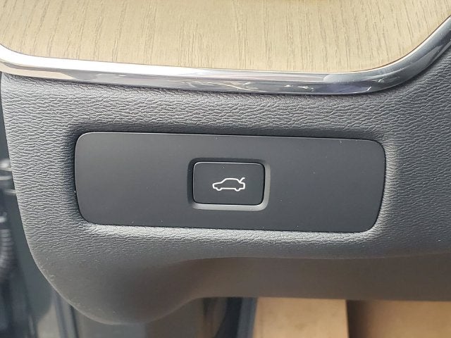 2027 Volvo XC60 B5 Plus