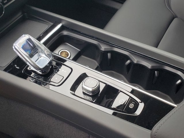 2027 Volvo XC60 B5 Plus