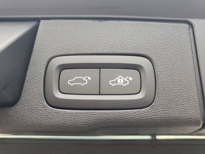 2027 Volvo XC60 B5 Plus