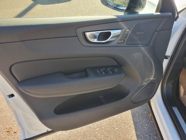 2027 Volvo XC60 B5 Plus