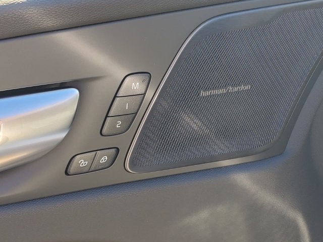 2027 Volvo XC60 B5 Plus