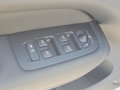 2027 Volvo XC60 B5 Plus