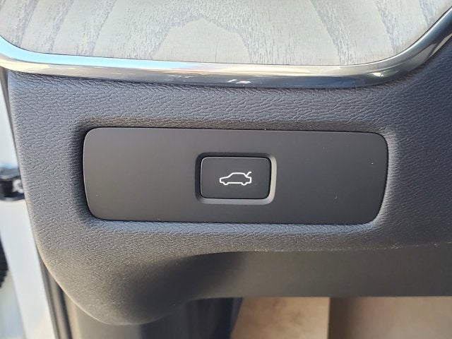 2027 Volvo XC60 B5 Plus