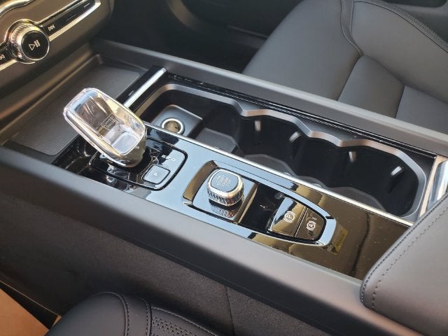 2027 Volvo XC60 B5 Plus