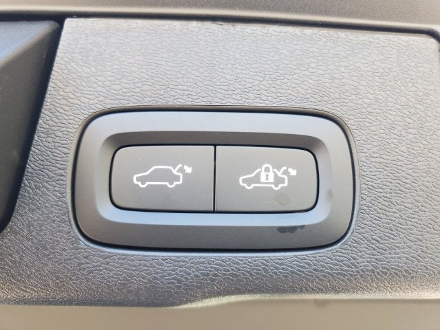 2027 Volvo XC60 B5 Plus