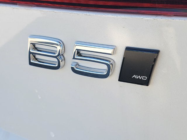 2027 Volvo XC60 B5 Plus