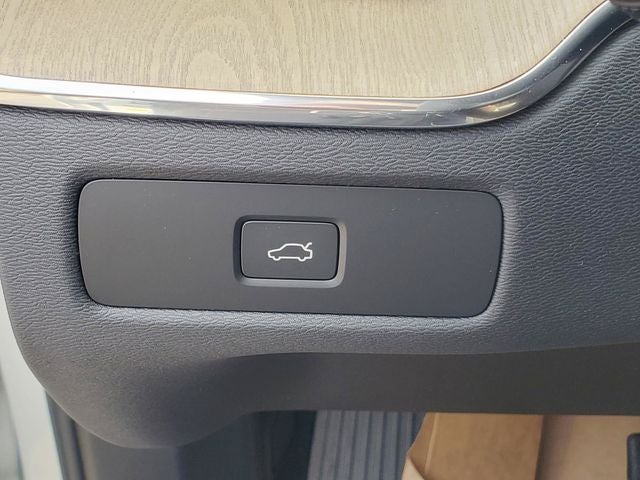 2027 Volvo XC60 B5 Plus