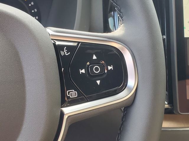 2027 Volvo XC60 B5 Plus