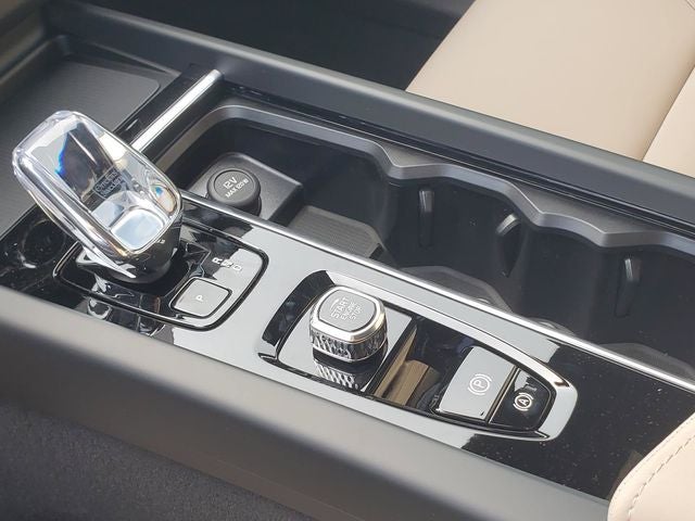 2027 Volvo XC60 B5 Plus