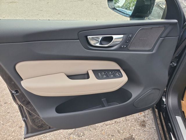 2027 Volvo XC60 B5 Plus