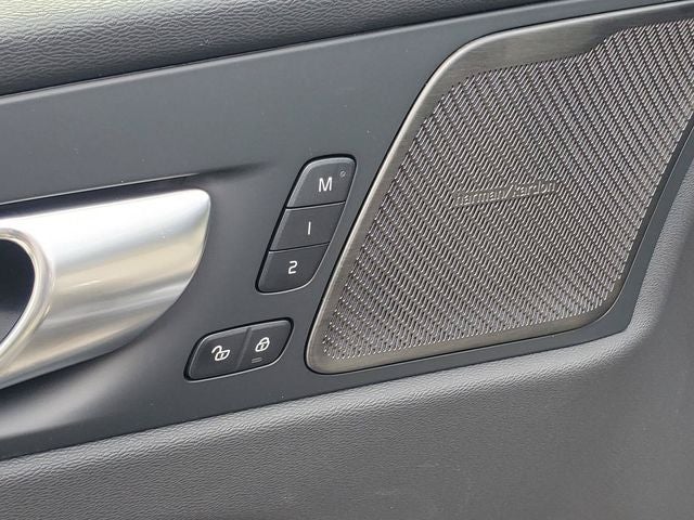 2027 Volvo XC60 B5 Plus