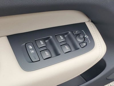 2027 Volvo XC60 B5 Plus