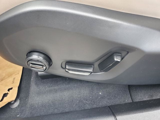 2027 Volvo XC60 B5 Plus