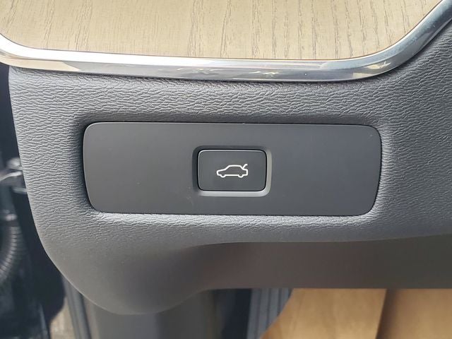 2027 Volvo XC60 B5 Plus
