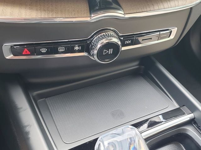 2027 Volvo XC60 B5 Plus