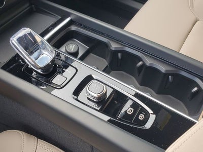 2027 Volvo XC60 B5 Plus