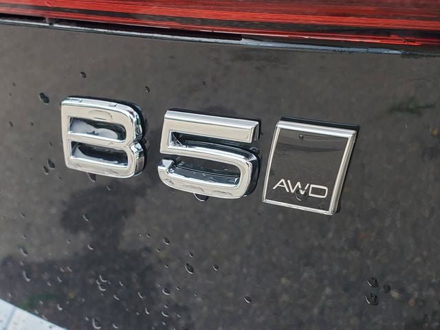 2027 Volvo XC60 B5 Plus