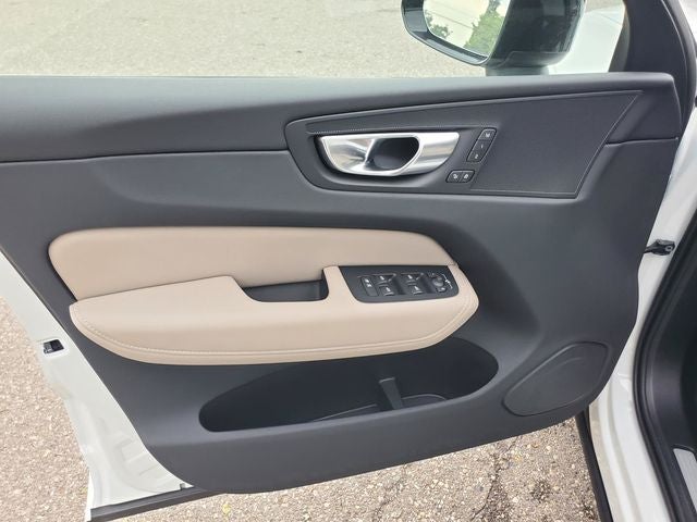 2027 Volvo XC60 B5 Core
