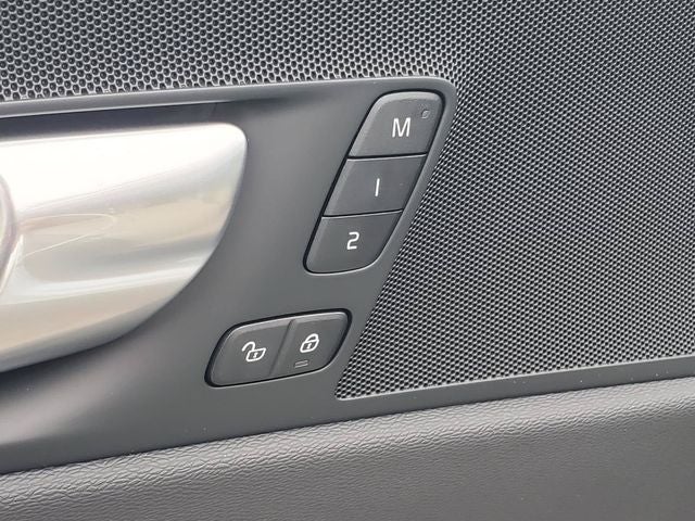2027 Volvo XC60 B5 Core