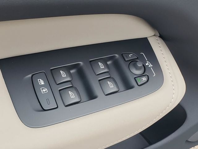 2027 Volvo XC60 B5 Core