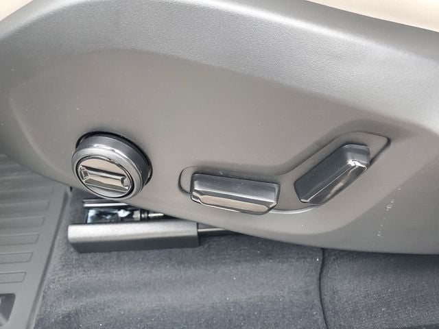 2027 Volvo XC60 B5 Core