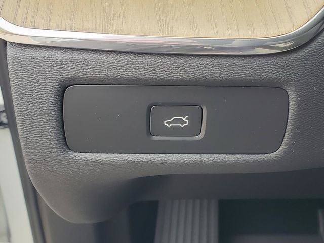 2027 Volvo XC60 B5 Core