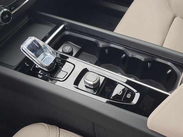 2027 Volvo XC60 B5 Core