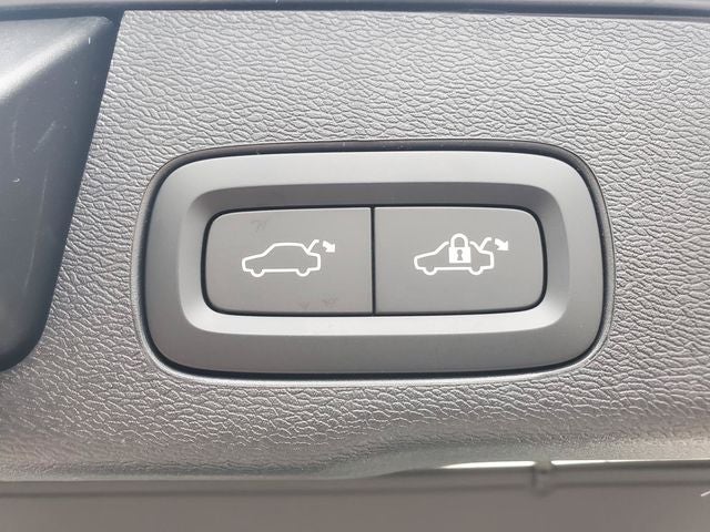 2027 Volvo XC60 B5 Core
